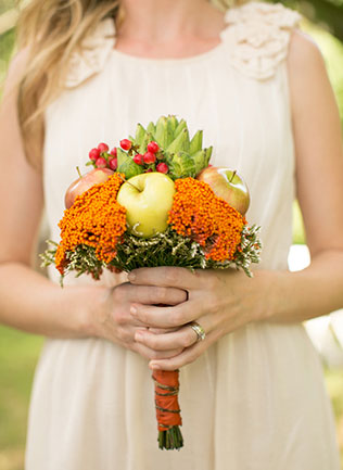 яблоки в декоре свадьбы, букет невесты