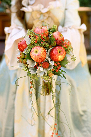 яблоки в декоре свадьбы, букет невесты