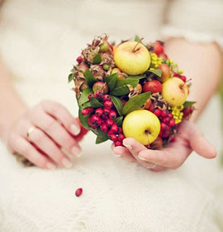 яблоки в декоре свадьбы, букет невесты