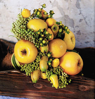яблоки в декоре свадьбы, букет невесты