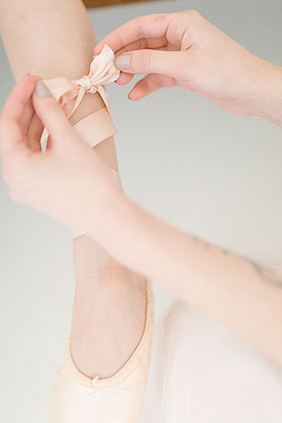 Утро невесты: завтрак балерины, бант на балетках
