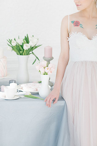 Утро невесты: завтрак балерины, невеста у столика