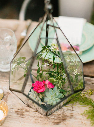 Маленький мир: зеленый террариум в свадебном оформлении 