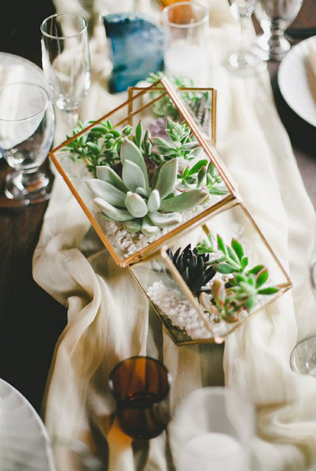 Маленький мир: зеленый террариум в свадебном оформлении 