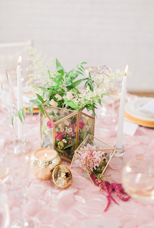 Маленький мир: зеленый террариум в свадебном оформлении 