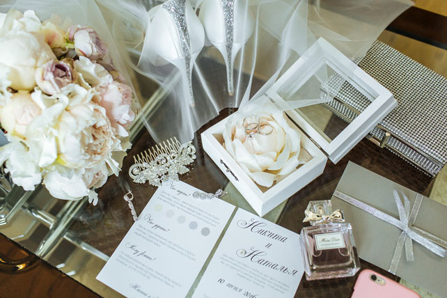 Стекла, зеркала и мимолетные искры 