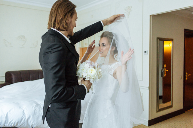 Стекла, зеркала и мимолетные искры 