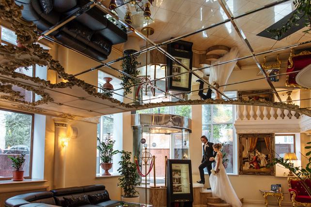 Стекла, зеркала и мимолетные искры 