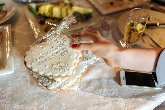 Стекла, зеркала и мимолетные искры 