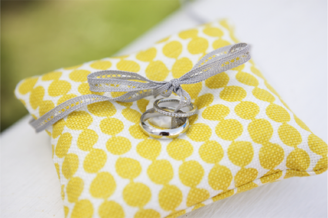 Свадьба в жёлтом цвете, подушечка для колец