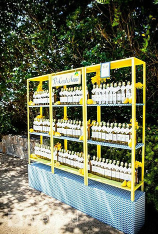 Свадьба в жёлтом цвете, напитки для гостей