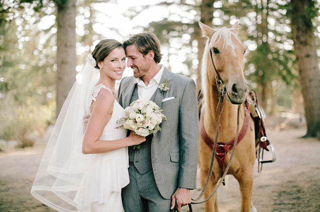 Животные на свадьбе - лошадь