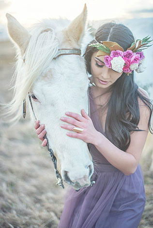 Животные на свадьбе - лошадь