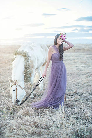 Животные на свадьбе - лошадь