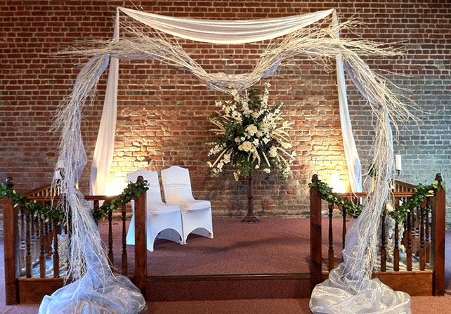 зимняя свадебная арка