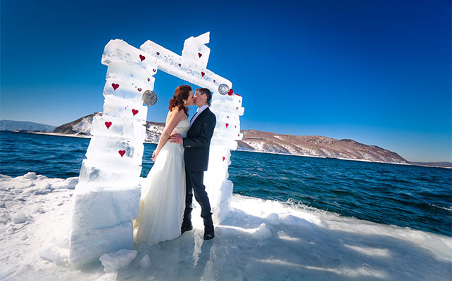 зимняя свадебная арка