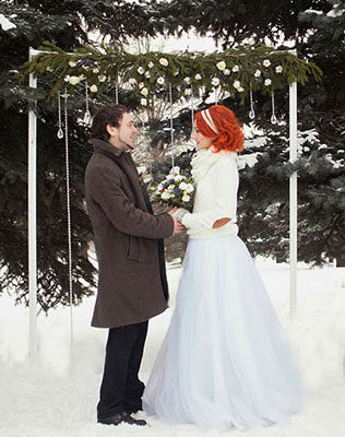 зимняя свадебная арка