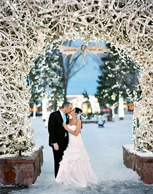 зимняя свадебная арка