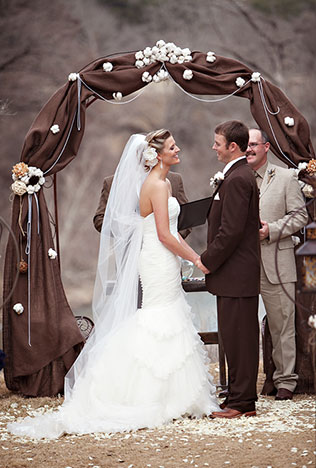 зимняя свадебная арка