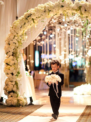 зимняя свадебная арка