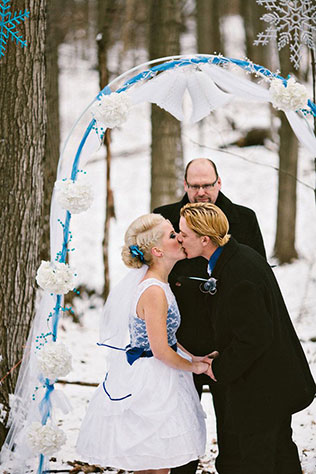 зимняя свадебная арка