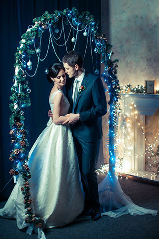 зимняя свадебная арка