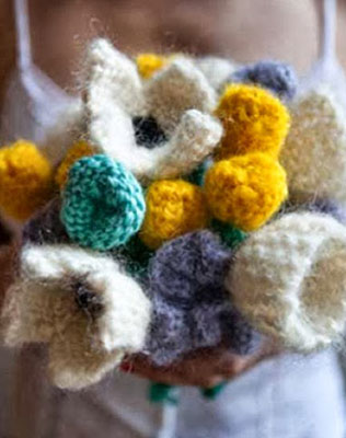 зимний букет невесты с вязаными цветами