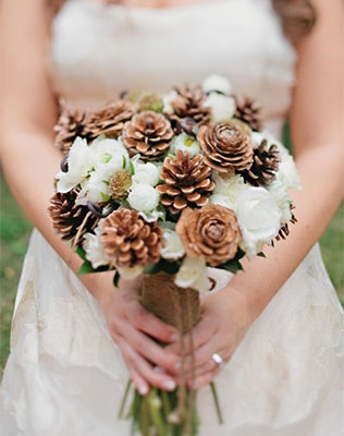 зимний букет невесты с шишками