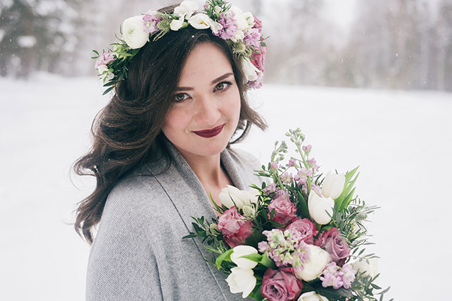 Зимняя прогулка невесты в лесу, образ невесты