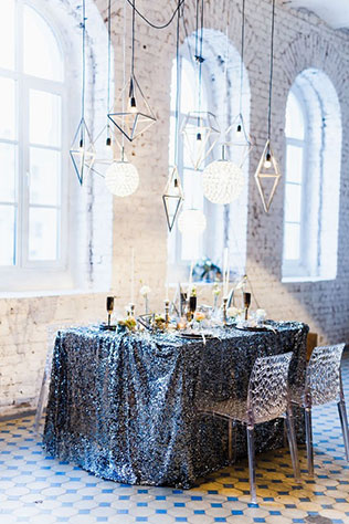 Ледяная геометрия: свадебная фотосессия в студии, декор стола, геометрические формы