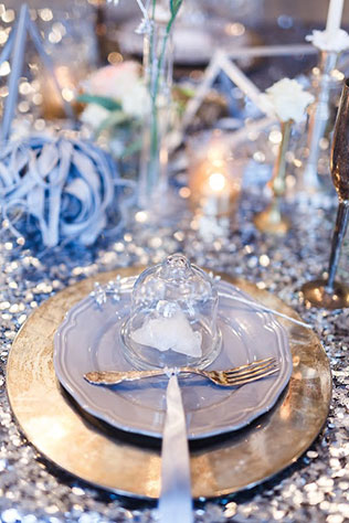 Ледяная геометрия: свадебная фотосессия в студии, ледяное сердце, сервировка стола
