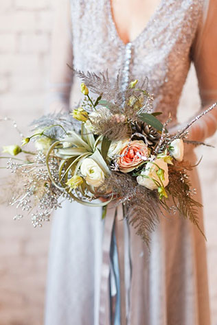 Ледяная геометрия: свадебная фотосессия в студии, образ невесты, букет невесты, свадебное платье