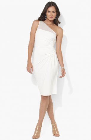 Платье невесты с асимметричной бретелью