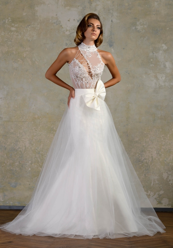 Оригинальный дизайн свадебного платья: смешение текстур и стилей