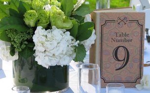 Номер стола на книге