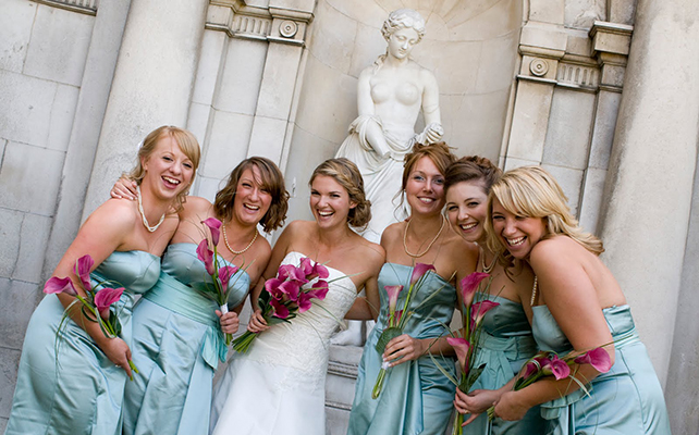 Подружки невесты в голубых платьях