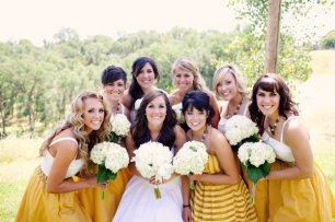 Подружки невесты в желтых платьях