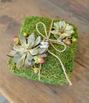 Интересная подушечка для колец