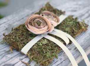 Необычная подушечка для колец