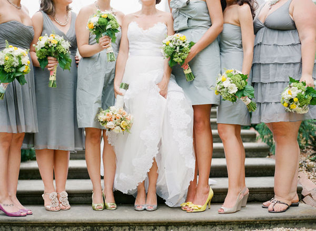 Подружки невесты в серых платьях