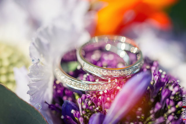 Обручальные кольца на цветке, Анна и Александр: свадьба в стиле настольной игры Диксит