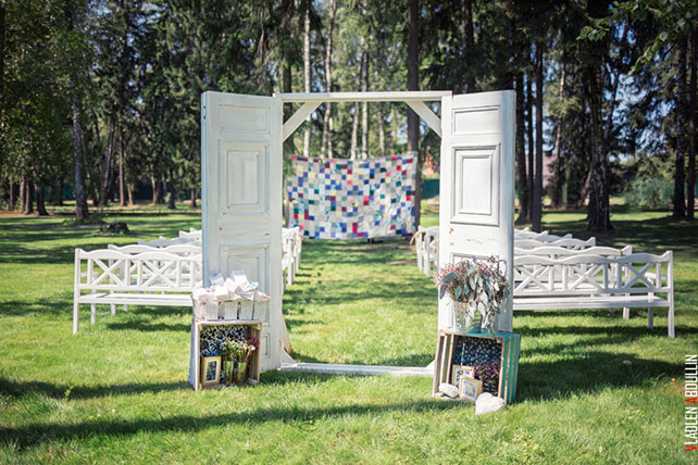 Свадебная арка в виде двери, Анна и Александр: свадьба в стиле настольной игры Диксит