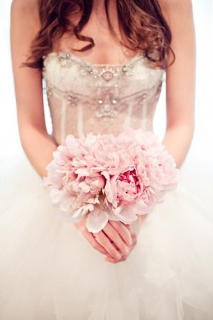Букет невесты из пионов
