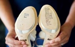 Туфли невесты как деталь фотосессии