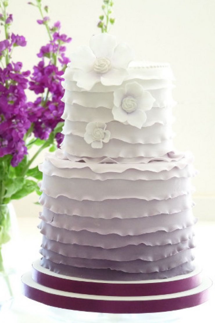 Свадебный торт с цвете омбре