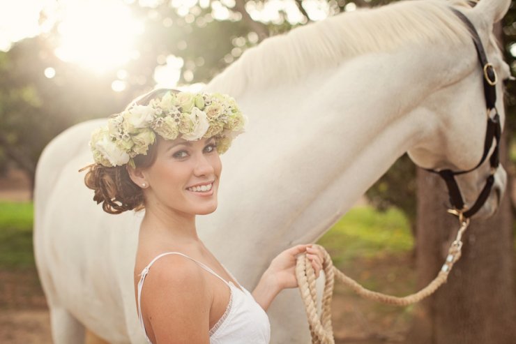 Свадебная фотосессия: невеста с лошадью