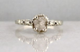 Кольцо с камнем нестандартной огранки