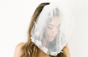 Короткая фата-вуалетка