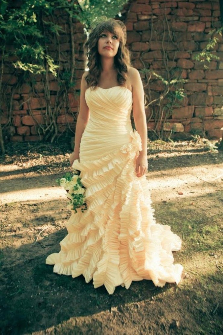 Платье невесты с гофрированным декором