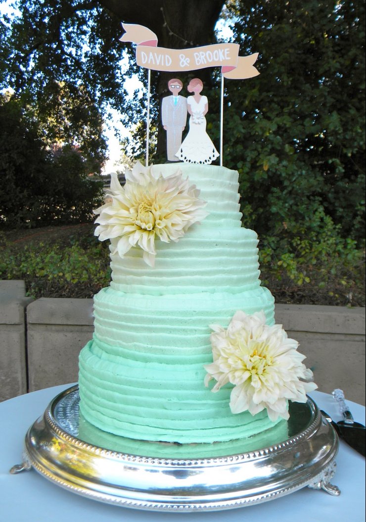 Свадебный торт с фигурками в виде силуэтов пары